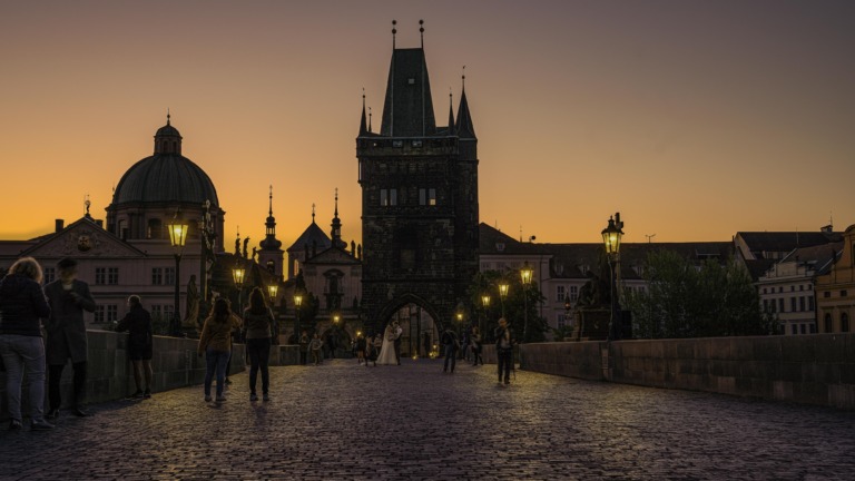 Karlsbrücke-before-sunrise