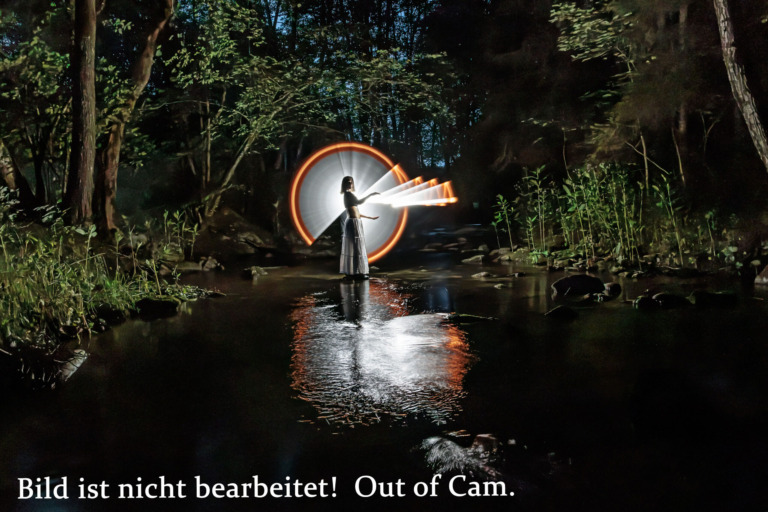 Lightpainting-am-Osterbach – Foto: Maximilian Plöderl