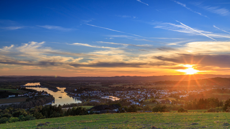Sonnenuntergang über Ottensheim – Foto: Kurt Pankraz